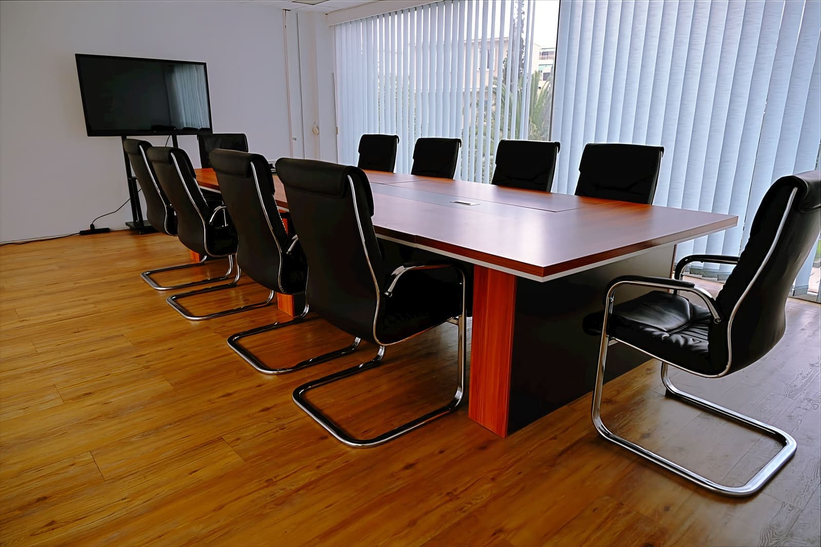 Service meeting at the OULANG INTERNATIONAL office in Athens